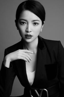蒙上眼让娇妻被别人玩